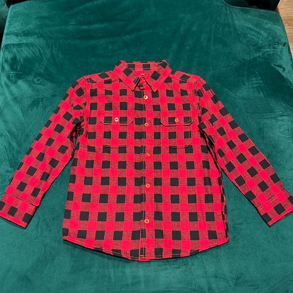 Long sleeve button down plaid flannel shirt